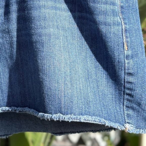 Old Navy The Diva Blue Jean Shorts with Frayed Hem and Relaxed Fit Size 16 - Picture 3 of 5